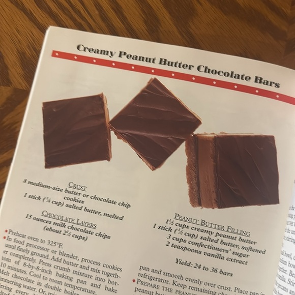 Mrs. Fields Best Cookie Book Ever!: 130 Delicious Cookie and Dessert Recipes - Picture 4 of 9